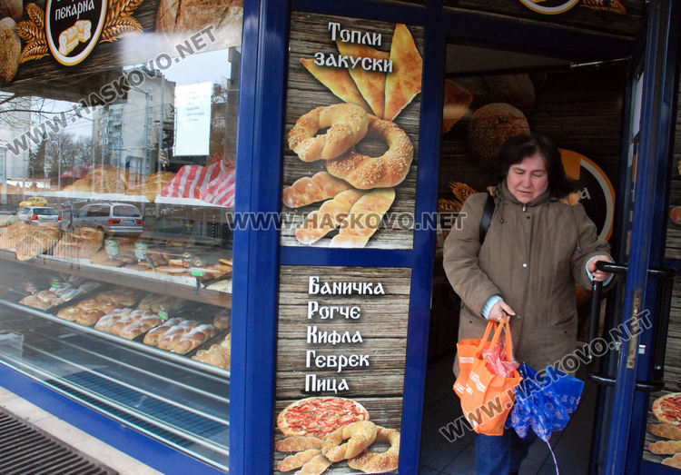 Забранява се продажбата на непакетирани закуски и храни от топли витрини