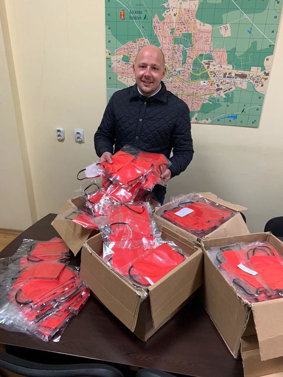 Рожденик избра да направи подарък, вместо да получи 