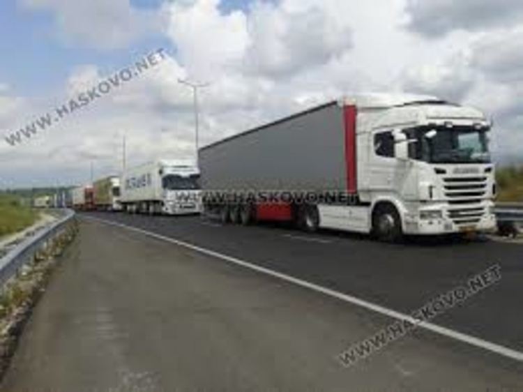 Пренасочват  тировете за Турция на паркинг на летище Узунджово