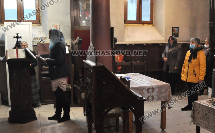 Литургия в хасковските храмове на Благовещение и молитва срещу коронавируса 