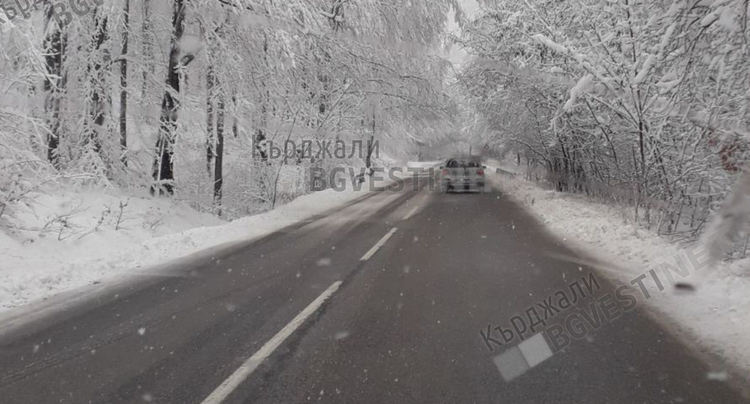 Кърджалийска област е единствената в страната, където няма ограничения за движението по пътищата заради снега