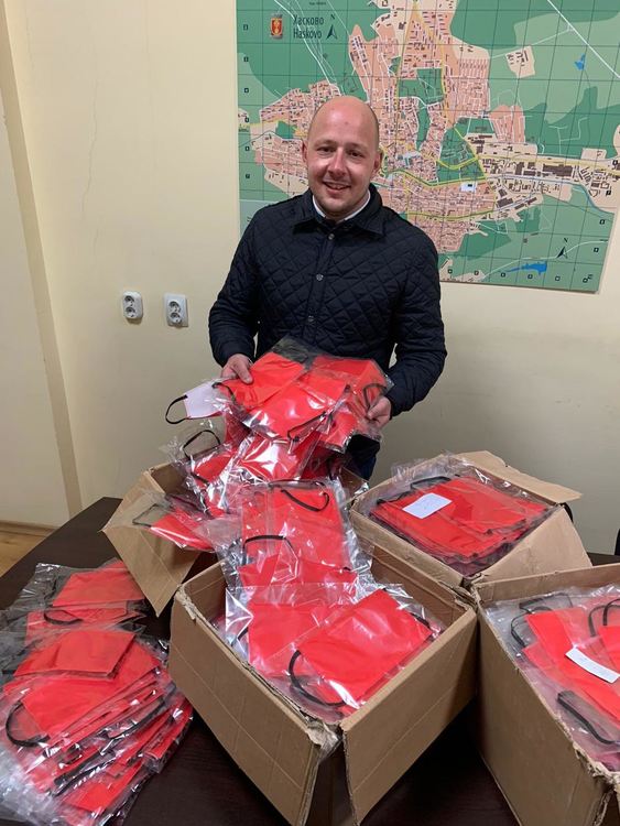 Рожденик избра да направи подарък, вместо да получи 