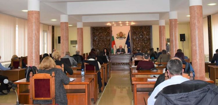 Освободиха от наем заведенията в Харманли, затворили заради коронавируса