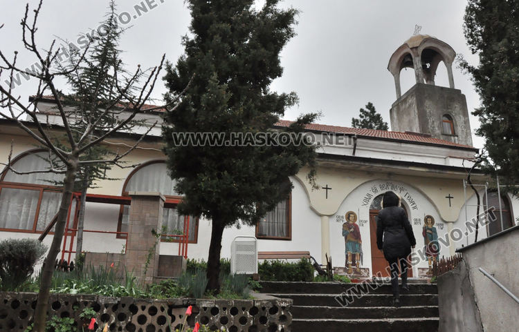 Литургия в хасковските храмове на Благовещение и молитва срещу коронавируса