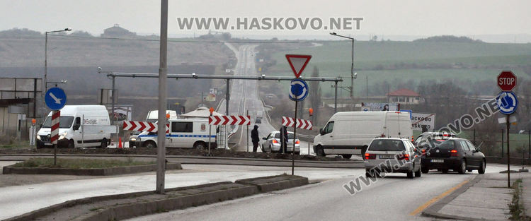 По-облекчен режим на преминаване през КПП-тата, но още връщат шофьори