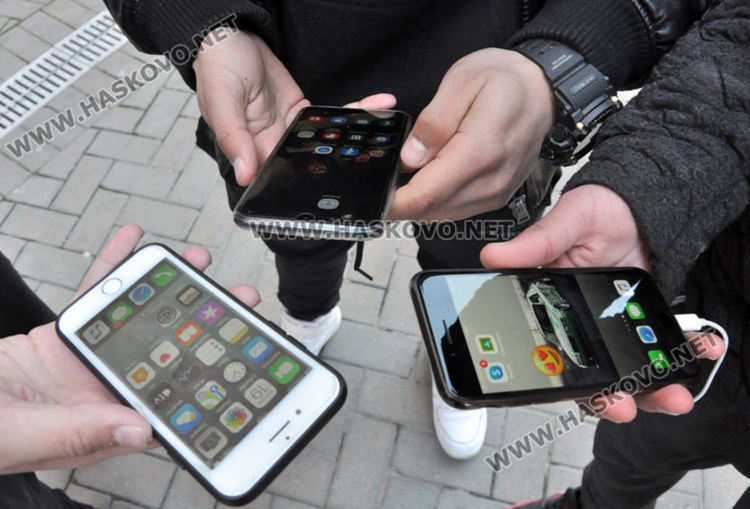 Училищата и градините остават затворени до 12 април, продължава онлайн обучението