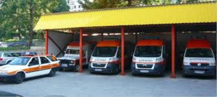 Лекар от спешен център  под доброволна карантина. Бил контактен със заразен