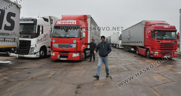 Първите тирове вече са на летище "Узунджово" под полицейска охрана