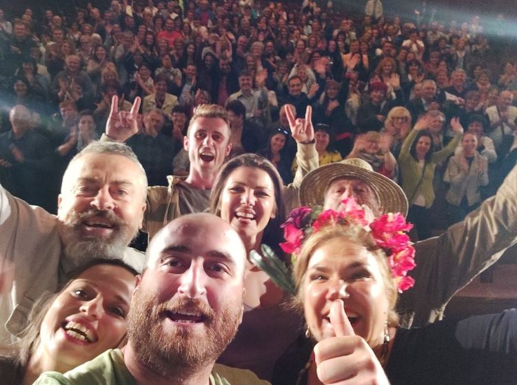 Когато не можеш да отидеш на театър, театърът идва  при теб