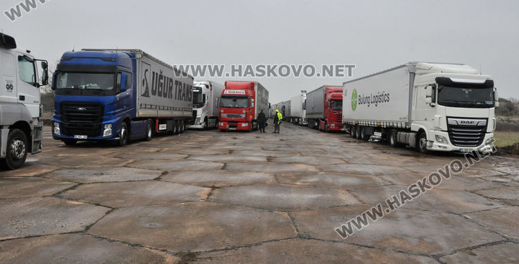Първите тирове вече са на летище "Узунджово" под полицейска охрана
