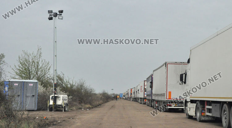1700 пакета с храна и вода ще раздаде БЧК  на шофьорите, паркирали край Узунджово