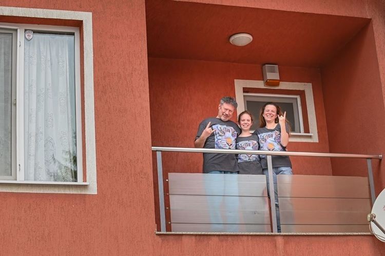 Щастието позира: Портрети под карантина