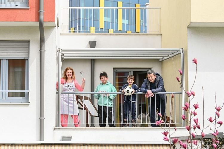 Щастието позира: Портрети под карантина