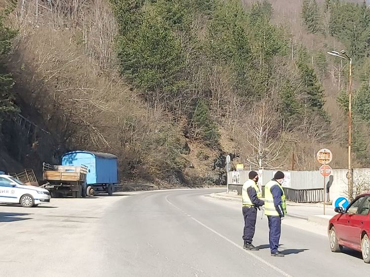 Полицията припомня: С готова декларация минавате през КПП-то за минути