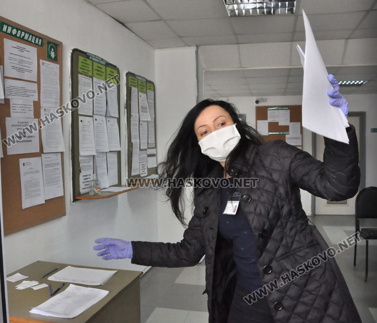 Безработни извиха опашка пред Бюрото по труда, регистрират по 60 на ден