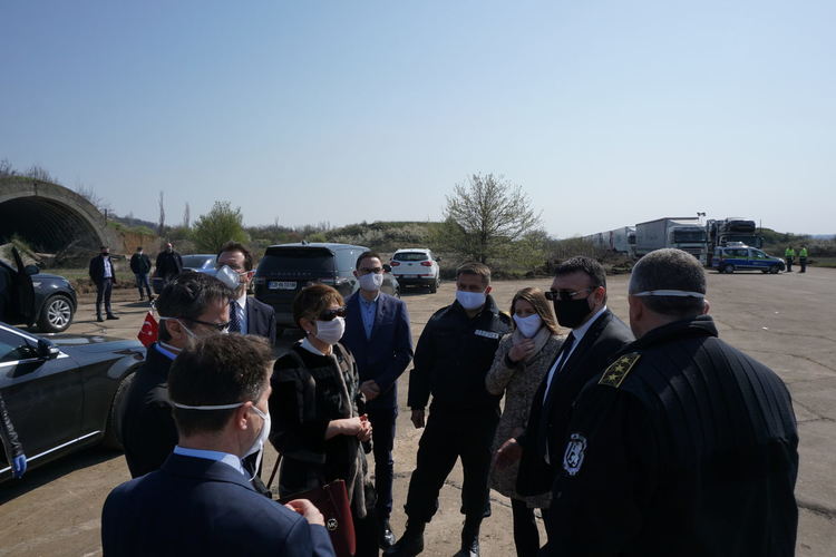 Посланикът на Турция посети тир паркинга на летище "Узунджово"