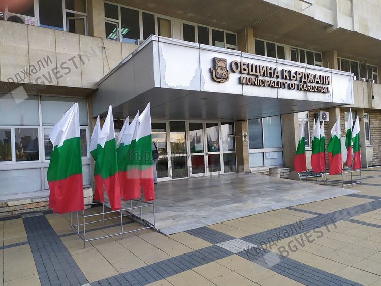 Община Кърджали дари на ЦСМП-Кърджали защитни гащеризони