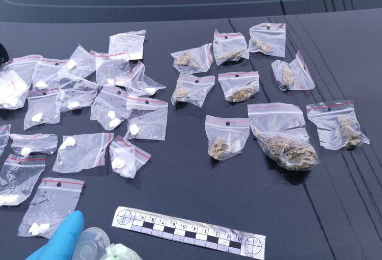 Постоянен арест за 42-годишен, хванат с дрога и ментета в Хасково