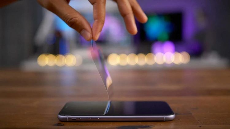 iPhone 9 е на една ръка разстояние