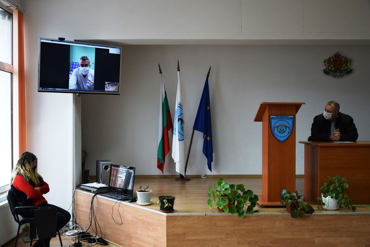 Двамата пацинети с COVID-19 в ардинската болница се чувстват добре