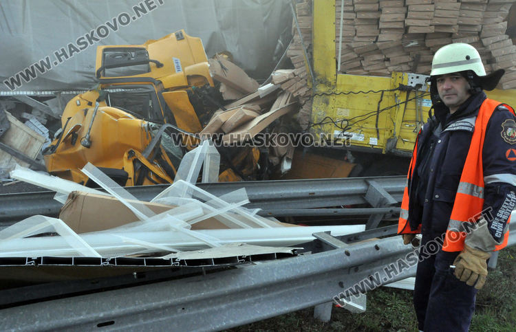 Загинал и ранени в адска верижна катастрофа на магистралата с 22 тира и коли