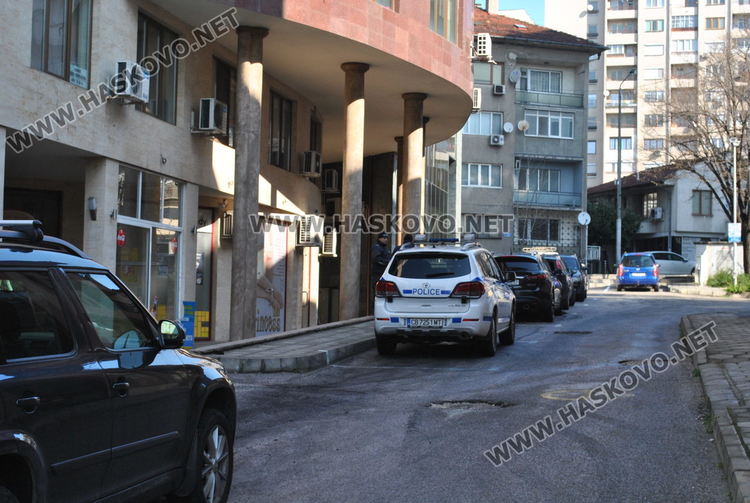 Луксозно Инфинити изгоря при среднощен пожар, пламна и Фиат