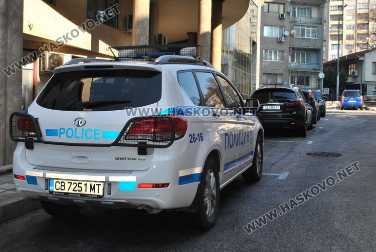 Луксозно Инфинити изгоря при среднощен пожар, пламна и Фиат