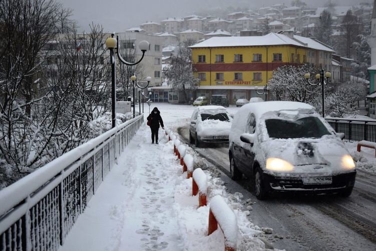 Априлски сняг покри община Ардино