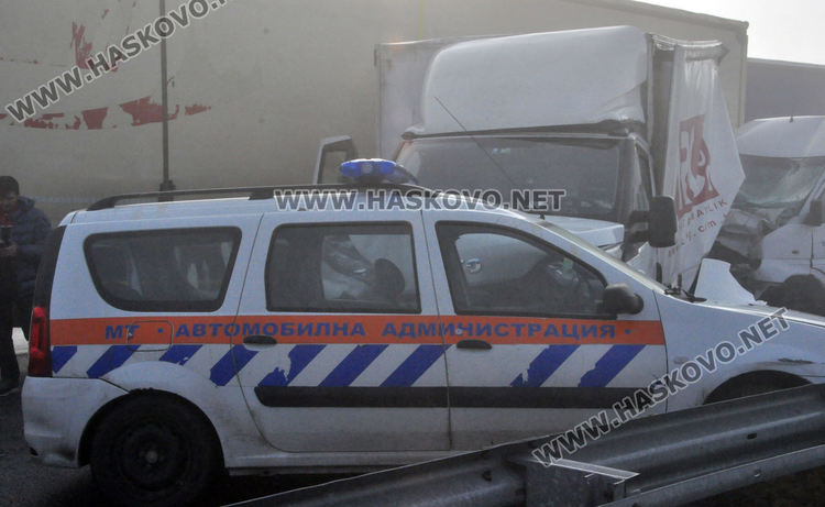 Загинал и ранени в адска верижна катастрофа на магистралата с 22 тира и коли