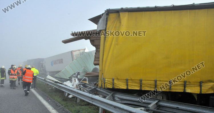 Загинал и ранени в адска верижна катастрофа на магистралата с 22 тира и коли