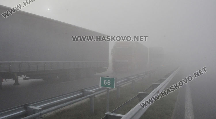 Загинал и ранени в адска верижна катастрофа на магистралата с 22 тира и коли