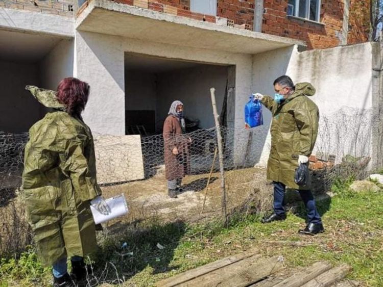 Пет екипа доставят пакети на самотни,трудноподвижни хора в община Кърджали, кметът се включи като доброволец