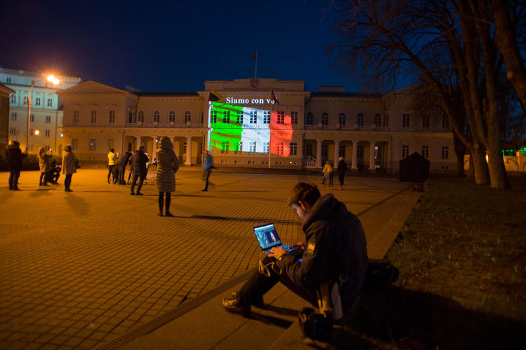 Италианският премиер призова Европейския съюз да бъде по-амбициозен, единен и безстрашен в борбата с Ковид-19