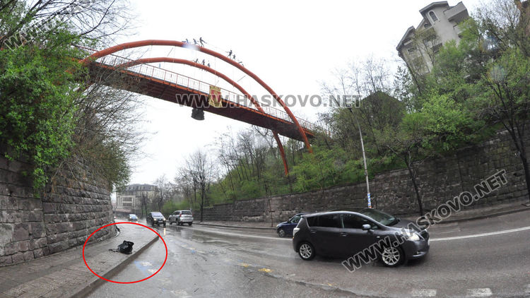 Хасковлия: Два телевизора изхвърлиха от оранжевия мост