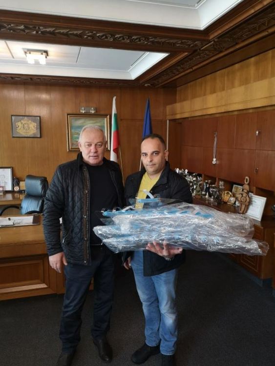 Трийсет предпазни шлема дариха за полицаите в Смолян