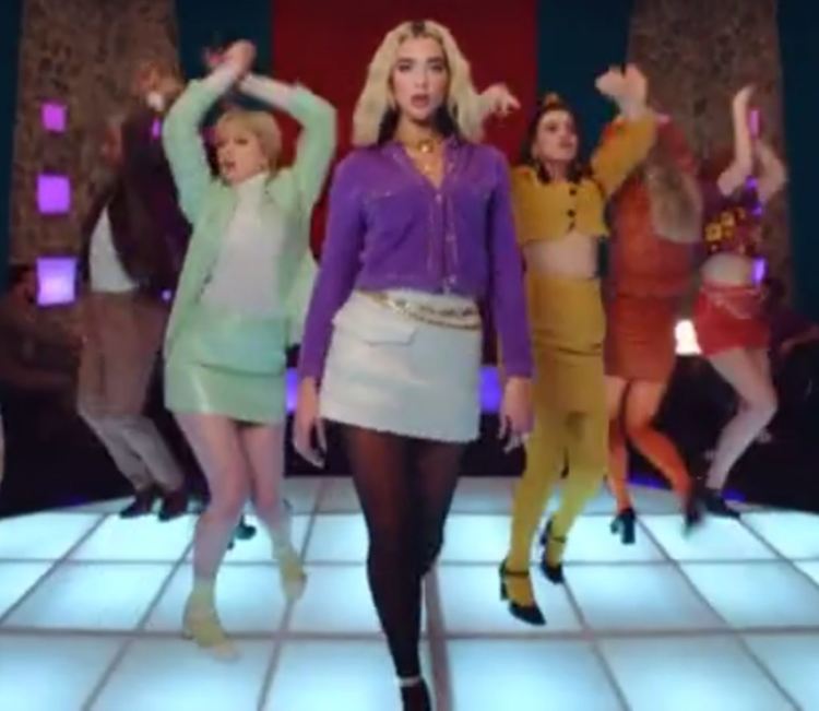 Хасковлийката Алекс Драгова в клип на британската поп звезда Дуа Липа (видео)