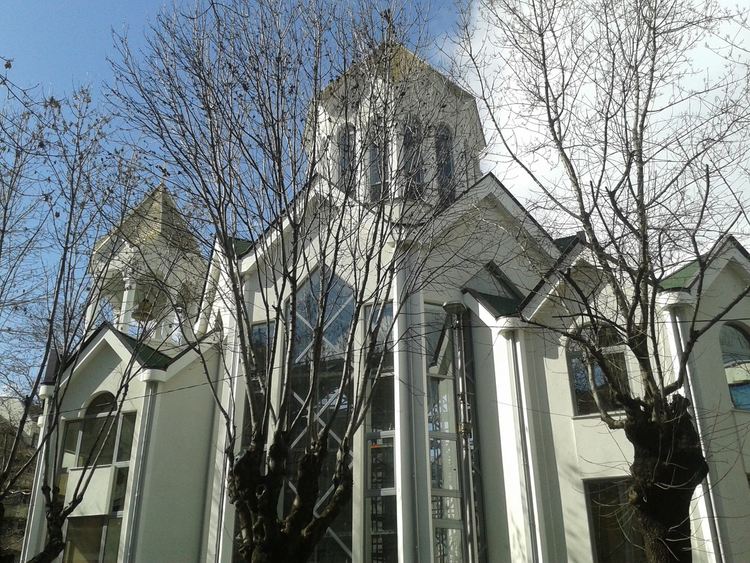 Арменската църква в София временно преустановява достъпа до храма на вярващите, но богослуженията ще се предават онлайн