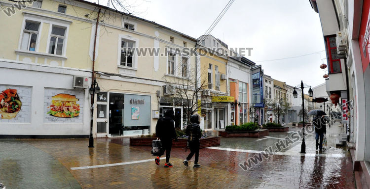 Облачно и дъждовно в неделя