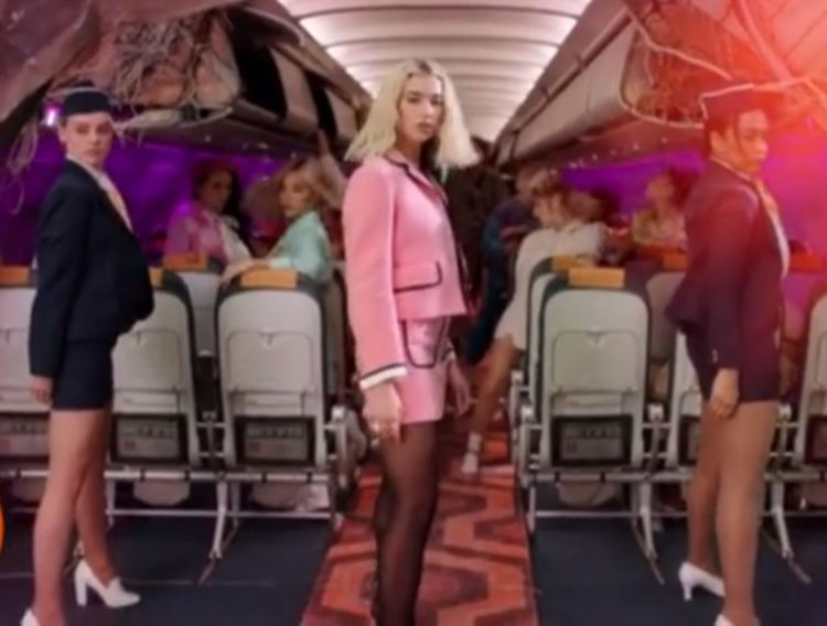 Хасковлийката Алекс Драгова в клип на британската поп звезда Дуа Липа (видео)