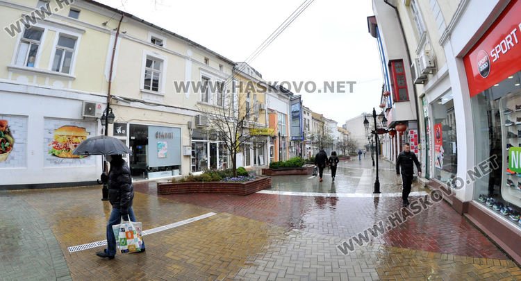 Облачно и дъждовно в неделя
