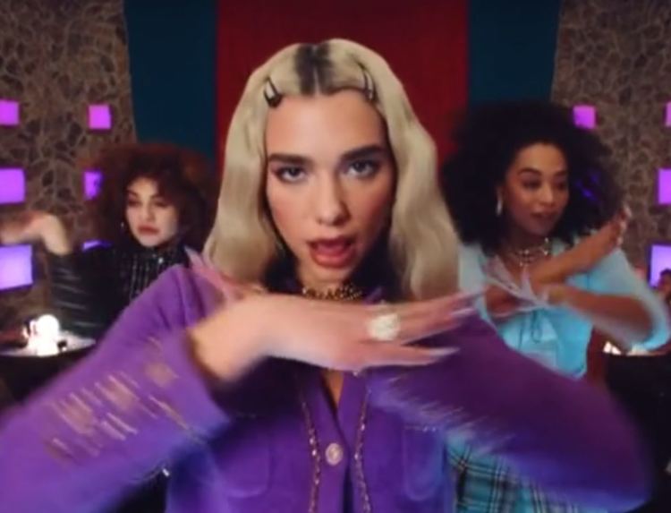 Хасковлийката Алекс Драгова в клип на британската поп звезда Дуа Липа (видео)