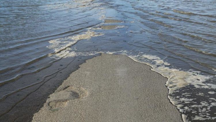 Този път попада под вода два пъти дневно