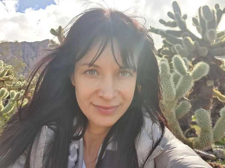 Яна Маринова с покана за театър онлайн 