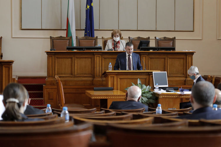 Основната разделителна линия е отношението към самоосигуряващите се