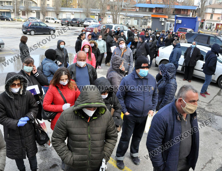 120 безработни регистрирани за ден в Хасково, над 70 души извиха опашка днес