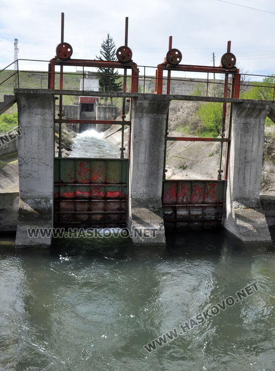Прелива язовирът край Мандра, още се чака "Ивайловград"