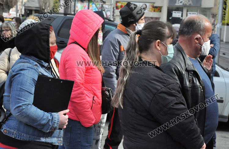 120 безработни регистрирани за ден в Хасково, над 70 души извиха опашка днес