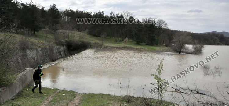 Прелива язовирът край Мандра, още се чака "Ивайловград"