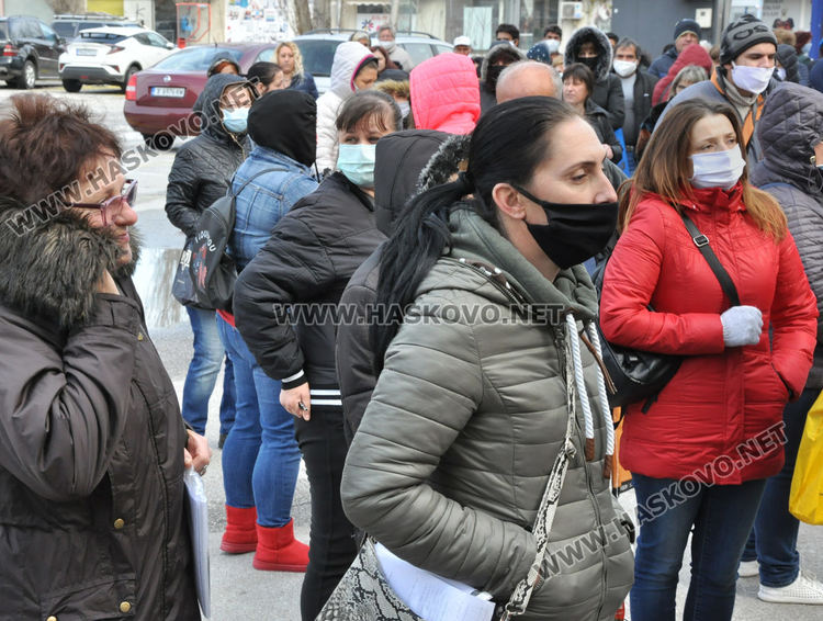 120 безработни регистрирани за ден в Хасково, над 70 души извиха опашка днес