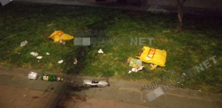 Дъжд от найлонови торбички с боклук вали в Кърджали, ”гражданите” не излизат дори да си хвърлят сметта